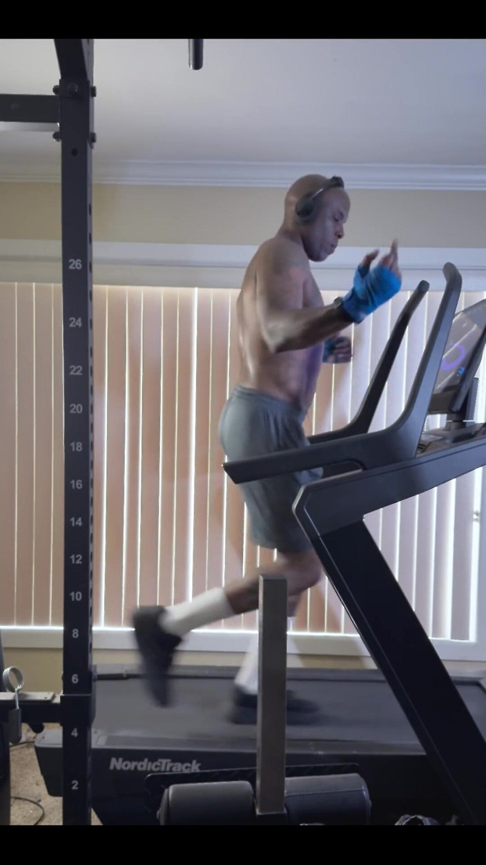 Hallelujah Johnson: Doar un jog lent
