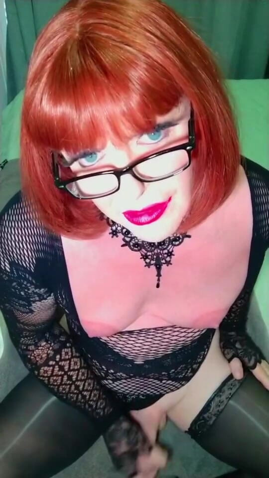 Emma Browne: Crossdresser rousse coquine