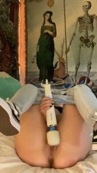 격렬한 바이브레이터 오르가즘