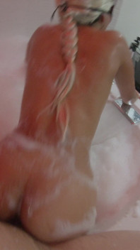 Young Colombian Girl Records a Porn Video in a Jacuzzi