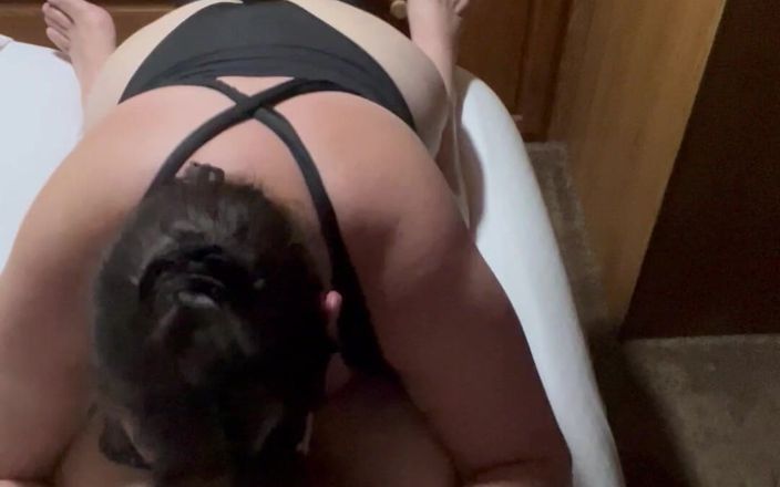 SnM Angel: Kåt fru har flera orgasmer medan hon ger huvudet