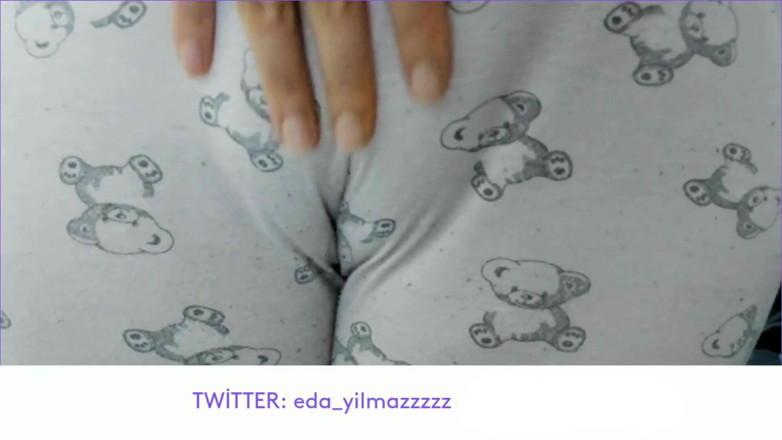 bigass_sexy_bigboobs: Cameltoe- masturbación en pijama- coño hinchado- porno turco