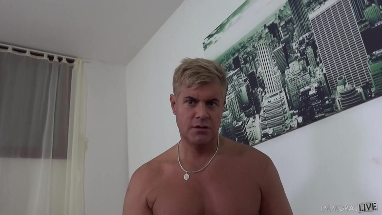 Immoral Live: Sienna Day závislá na orgasmu nutí šťastného chlapa, aby jí dal...