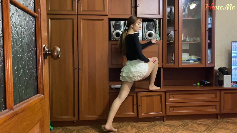 Pantyhose me porn videos: Heather Takes off Skirt to Model Tan Pantyhose