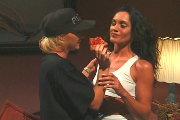 THAGSON RETRO: Tutkulu lezbiyen eylemi: sarışın güzel ve esmer baştan çıkarıcı kadın