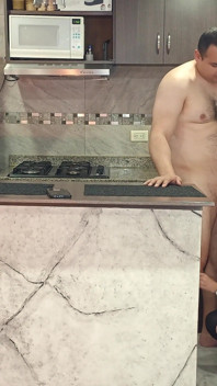 아침에 발정난 라틴계 밀프와 바람을 피우다 질싸 후 정액에 흠뻑 젖어