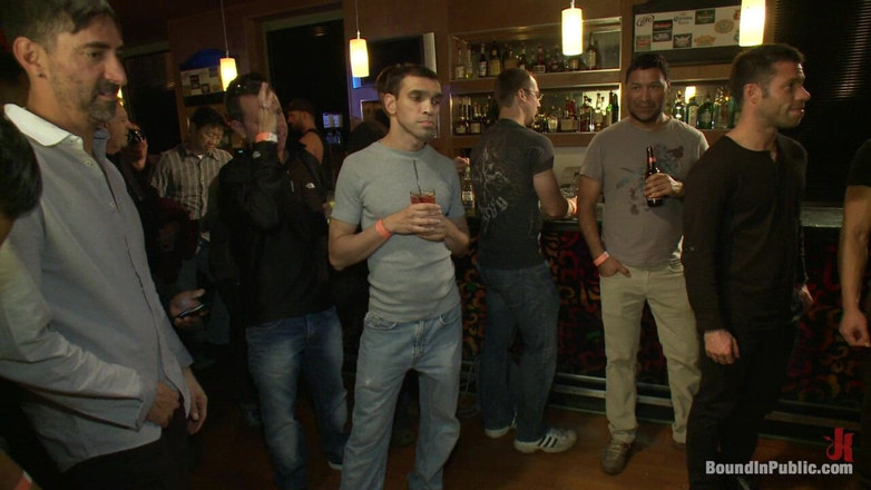 Bound in public: 클럽 드래곤