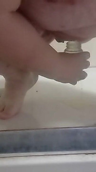 Orgassmuss in the Shower