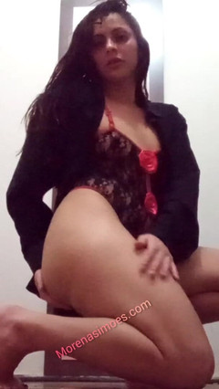 Carlos-Simoes: Una mora con un culone in lingerie.