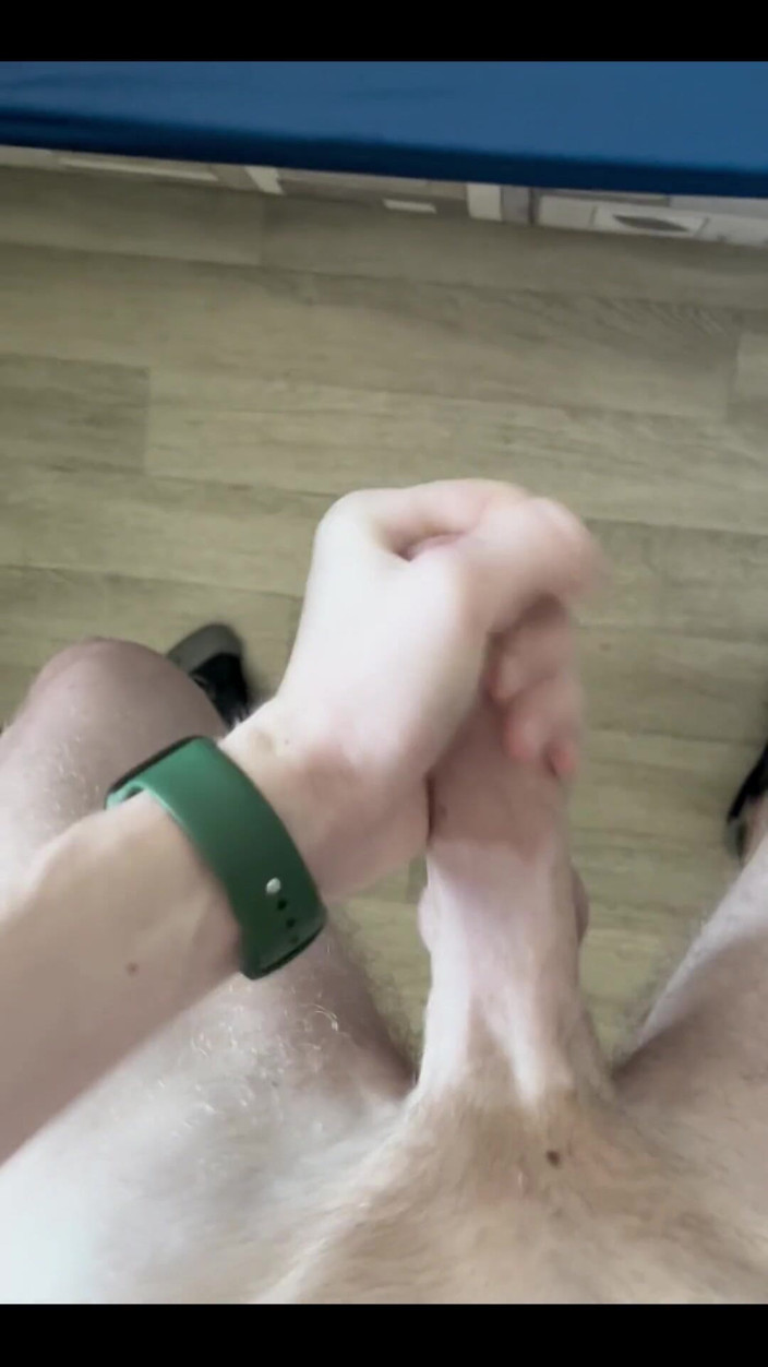 Johnny69227: Nadržený Twink Střílí Velkou Nálož!