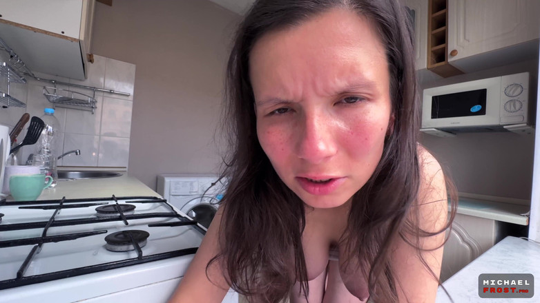 MichaelFrostPro: 継母は継息子に従い、彼は彼女を利用します