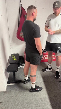 Fotbalista Bobby Jay dostane masáž se šťastným koncem