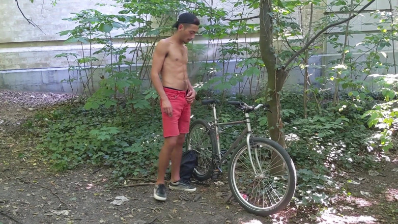 Ridley Dovarez | Gaysight: Theo wichs auf einem fahrrad