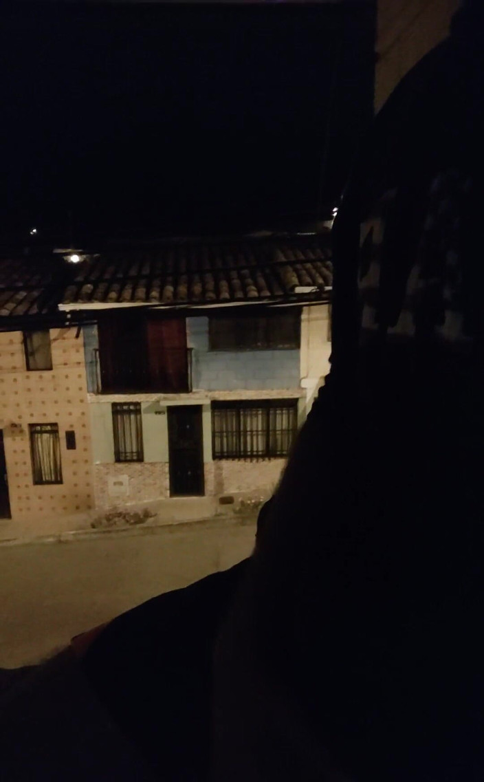 Camilo Brown: Masturbando na escada ao ar livre