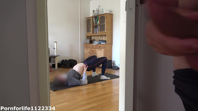 Pornforlife1122334: Ich liebe es zu sehen, wie meine stiefschwester yoga macht...