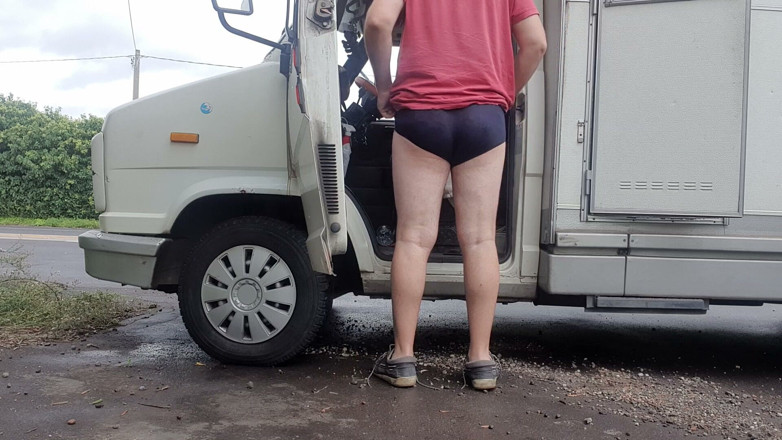 Mirko2589: Nu perto de uma rua