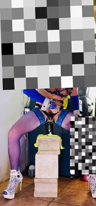 Pantat bahenol waria sange dengan toket silikon besar ini dientot habis-habisan