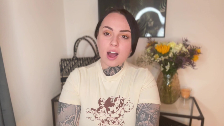 Miss Valentina: Mietjes komen klaar in slipje Joi