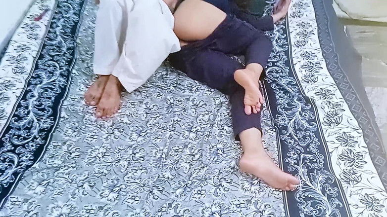SuperIndian456: Desi cute nieśmiała dziewczyna ma swoje pierwsze doświadczenie Desi Village...