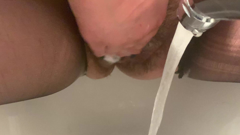 CoppiaCollant: Une secrétaire reçoit un bidet après s’être fait baiser