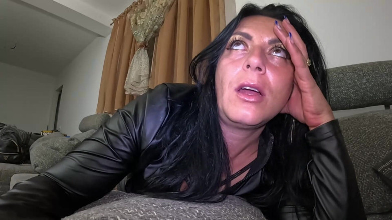 MilfyCalla: Smoking Submissive MILF - Masturbation, Dirty Talk &amp; Leather Fetish 304