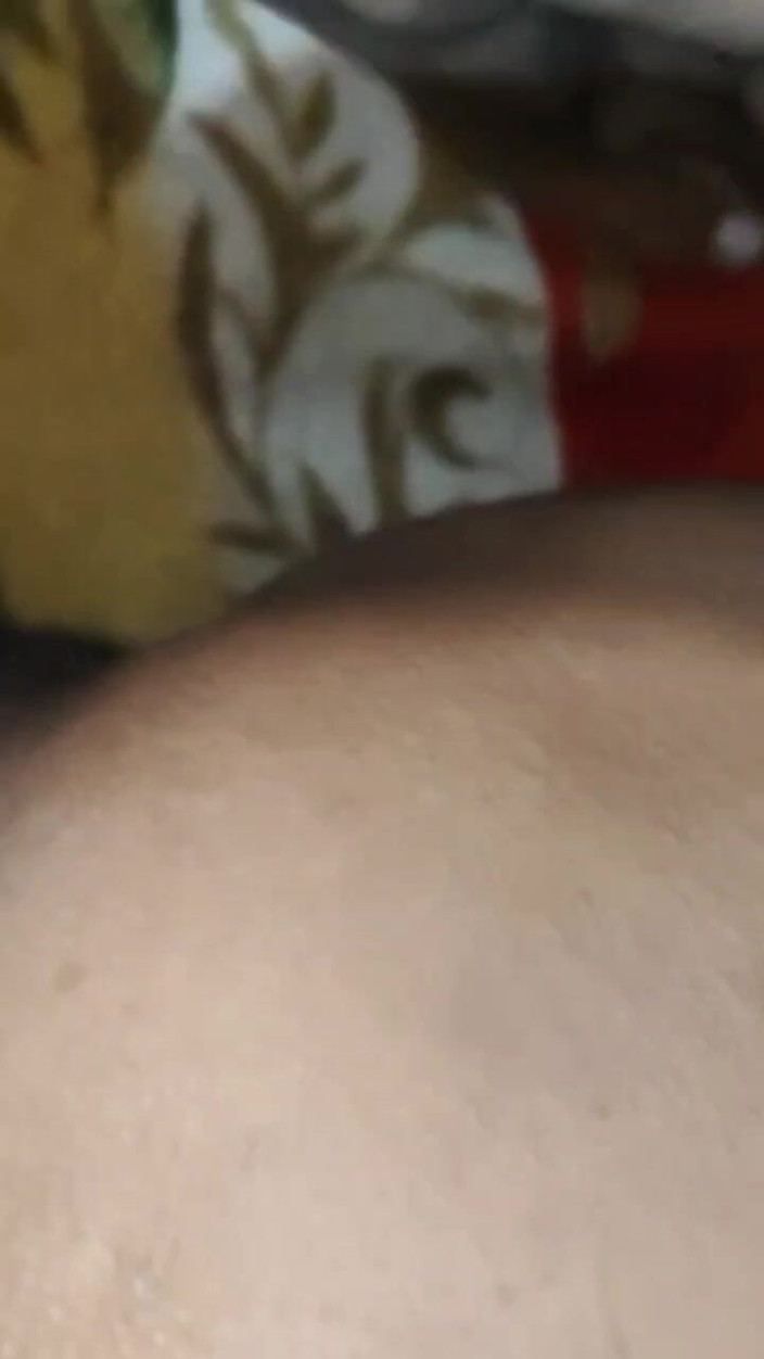 Cute Priya studio: Une Bangladaise sexy baise avec son copain et se doigte...