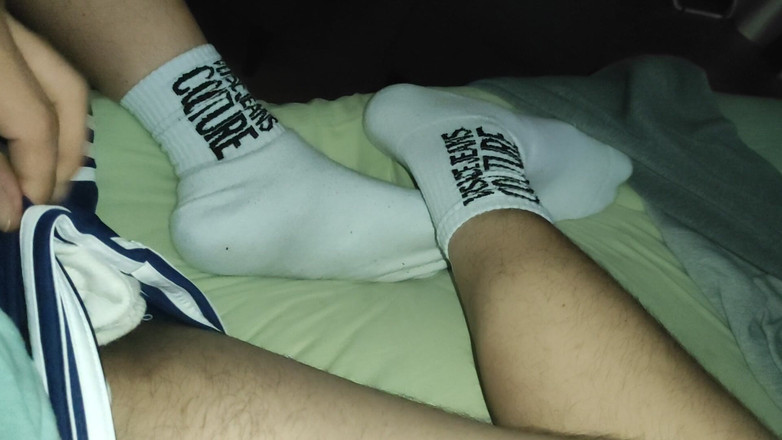 SmokedAlloy2: Sock Are Wet and Smelly, Dj-bro Like to Piss on...