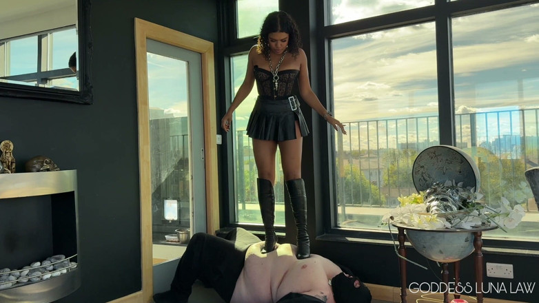 Goddess Luna Law: Mesmerised Foot Slave - Halloween