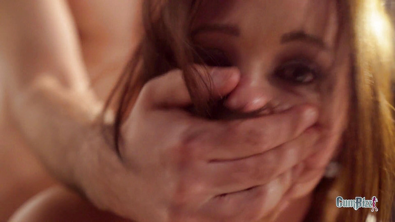 Cumbizz: 이 창녀는 애널에 짝사랑하는 남자를 만든다