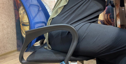 Lux Eva: Wanita Arab berhijab masturbasi melalui celana dalamnya saat bekerja