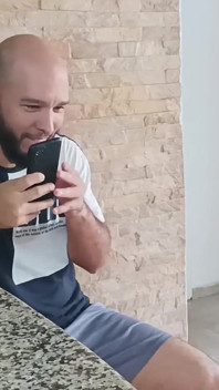 Abang tiri menangkap saya melancap di tengah-tengah panggilan video dan membantu saya menghabiskan.