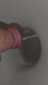 トイレでおしっこする私 - 近接コック視点