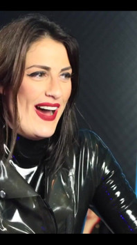 Latex 패션 TV에 대한 라텍스 인터뷰 12/12