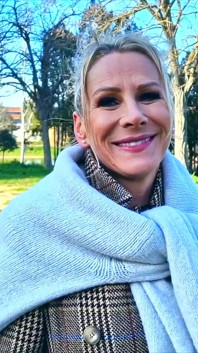 Okouzlující milfka Victoria touží po tvrdém sexu