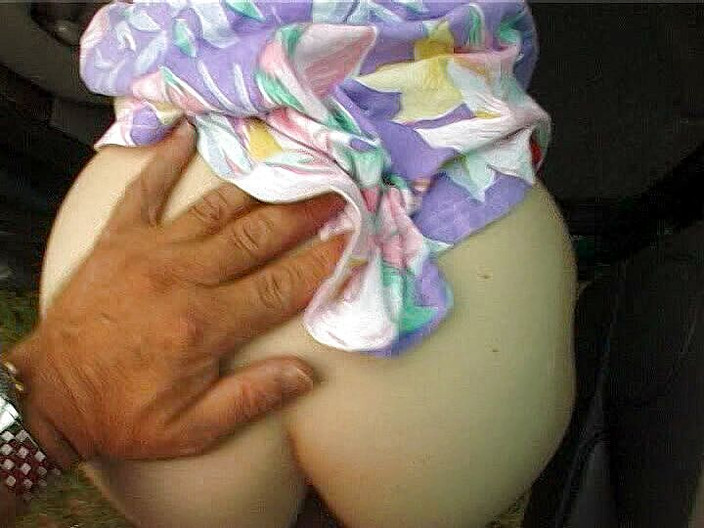 VintageXMovies: Babička saje robustního ptáka a pak je ošukaná v křoví