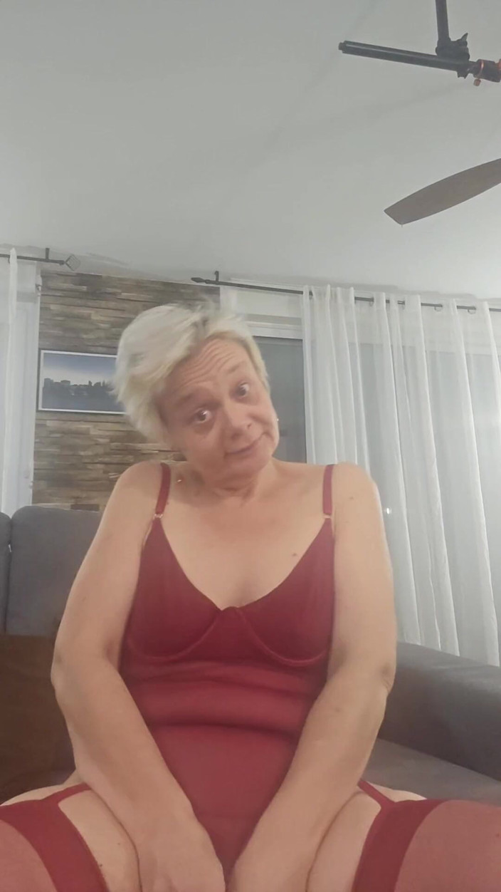 Sofy13: Vient Me Bouffer Ma Petite Chatte De MILF Mature