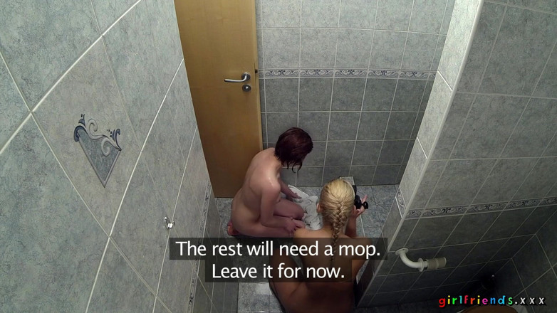 Girlfriends XXX: Подруги xxx - дві гарячі дівчини пестять одна одну в душі