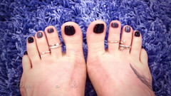 Goddess Misha Goldy: Ayak parmakları, ayaklar, taze pedikürlü ayak tırnakları ve ayak takısı 31...