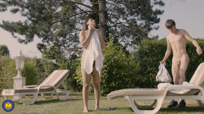 Mature NL: MILF Boss Sahara Knite Seduces the Handsome Poolboy and Gets...