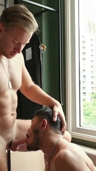 หนุ่มยูเครนเย็ดหนุ่มไทยแล้วกินน้ำแตก