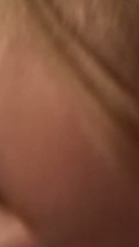 POV zkuste nejít příliš tvrdě na deepthroat, i když si brunetka užívá