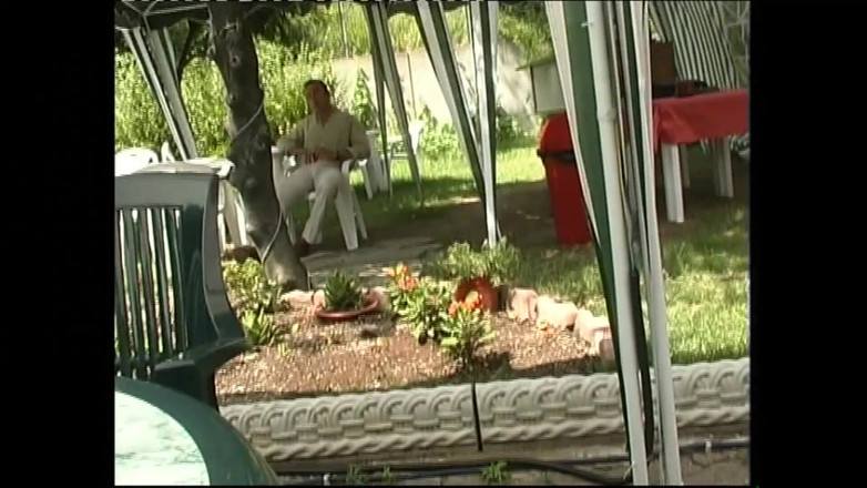 69 Italian District: Otevřené nohy