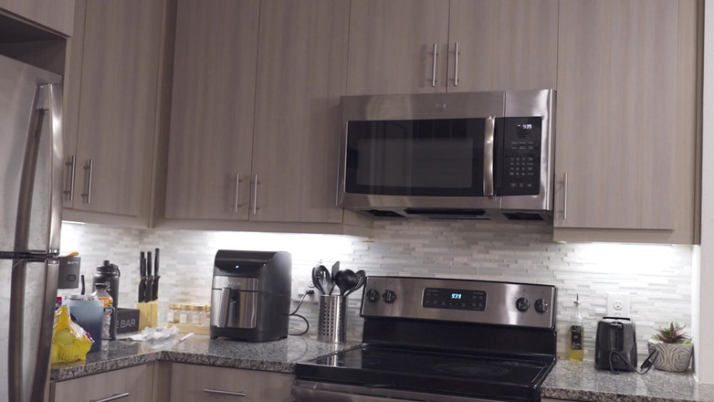 Katiekampbell: Pizza na večeři, kundička za dezert!