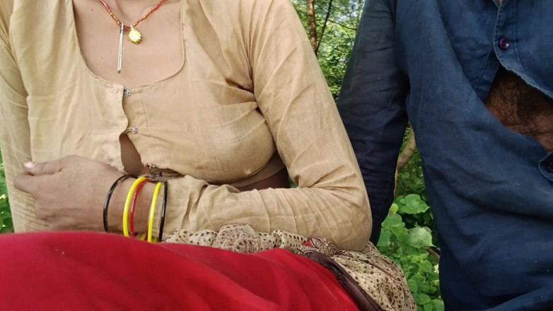 seema: Les seins d’une bhabhi dérobée sortent