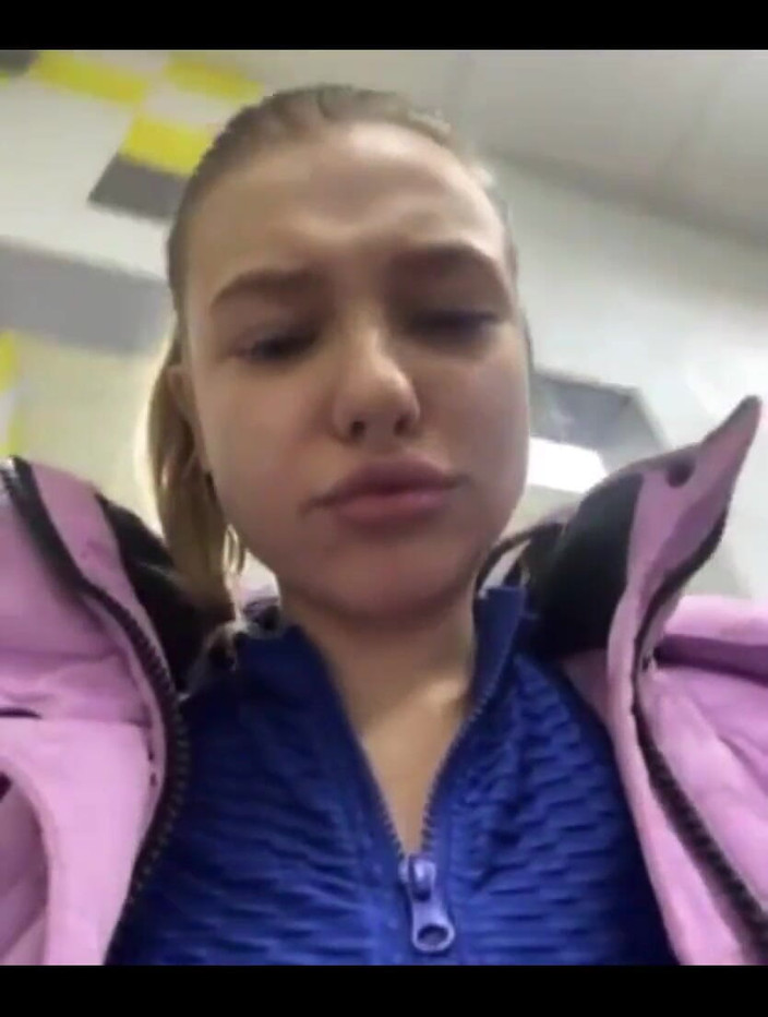 JuiceLussie: Masturbieren in der umkleidekabine hautnah