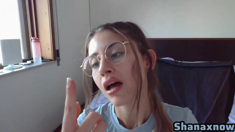 Shanaxnow: Fetish hidung Shanaxnow makan payudara tekan lubang hidung mengerang