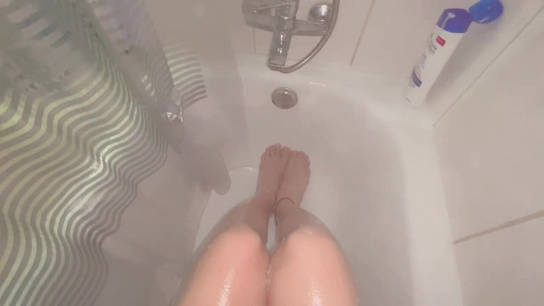 Cumshot feet: con un buon massaggio alle gambe ed ai piedi nella...