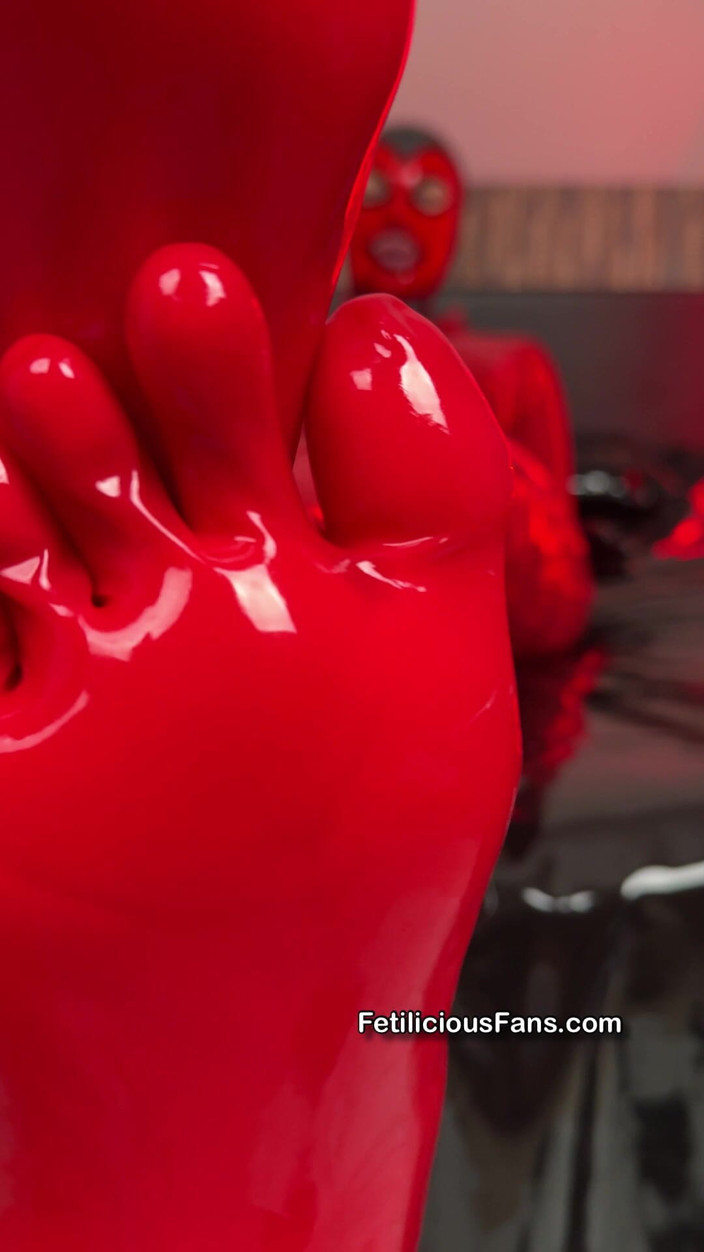 Miss_Fetilicious: Latexfötterporr