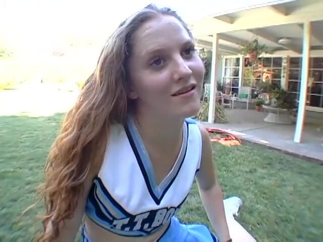 Tight little babes: Twee prachtige perfecte poesjes cheerleaders worden geneukt door een grote...