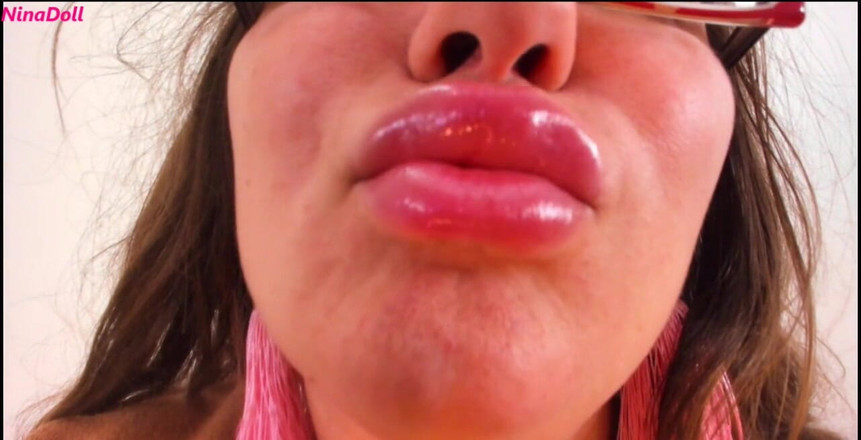 Nina Doll: Uctívej mé tělo s křivkami